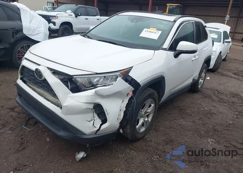 2019 Toyota Rav4 Xle z USA, uszkodzony, nr VIN 2T3W1RFV8KW038251